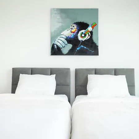 Modern And Luxurious In A Prime *