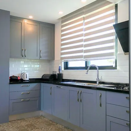 Modern And Luxurious In A Prime *