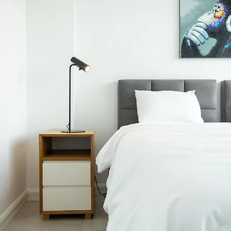 Modern And Luxurious In A Prime Apartment