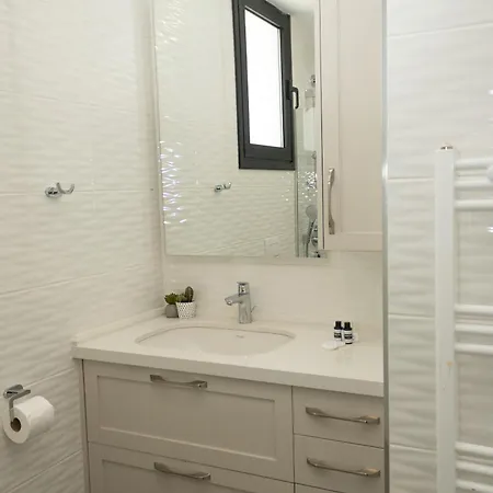 Modern And Luxurious In A Prime *