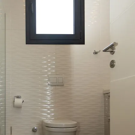 Modern And Luxurious In A Prime Daire *