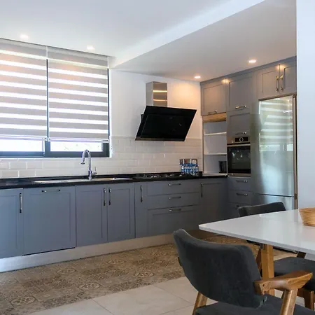 Daire Modern And Luxurious In A Prime